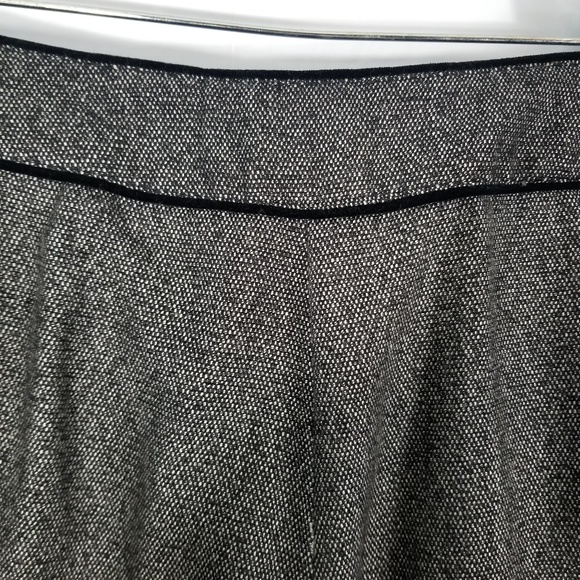 Larry Levine Black & White Cropped Dress Pant / 10 - Picture 5 of 8